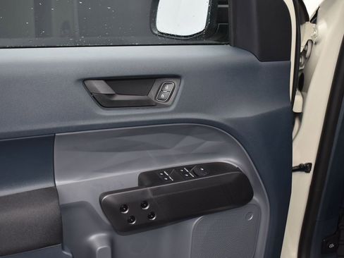 New 2025 Ford Maverick XL image 9