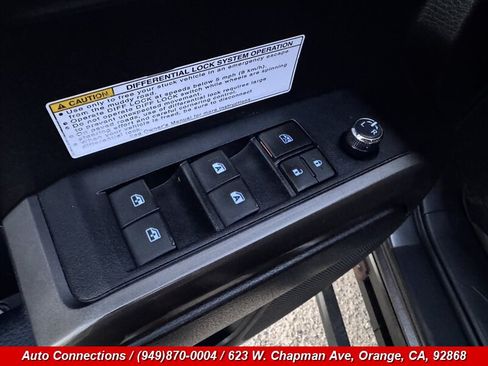 Used 2017 Toyota Tacoma TRD Off-Road w/ Tow Package (A/T) AWD/4WD image 21