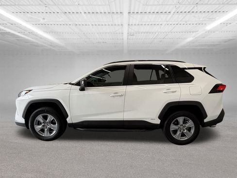 Used 2022 Toyota RAV4 LE AWD/4WD image 2