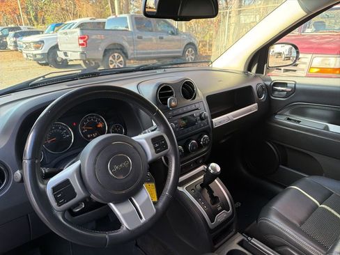 Used 2016 Jeep Compass Latitude image 18