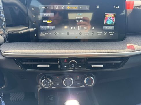 New 2025 Nissan Kicks SV image 15