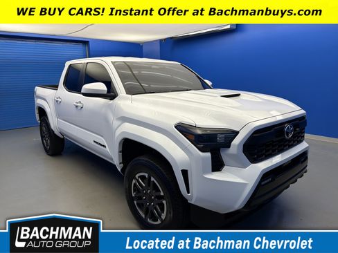 Used 2025 Toyota Tacoma TRD Sport AWD/4WD image 1
