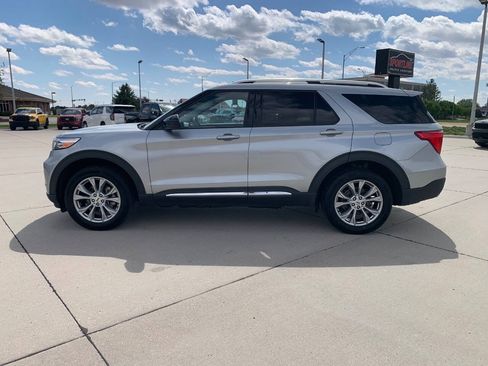 Used 2024 Ford Explorer Limited AWD/4WD image 6