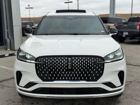 Used 2025 Lincoln Aviator Black Label image 2