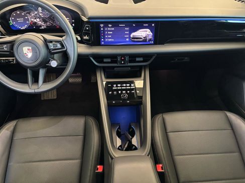 Used 2025 Porsche Macan Electric RWD image 12