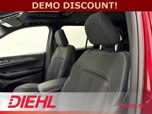 New 2025 Jeep Grand Cherokee Laredo X w/ Luxury Tech Group I image 19