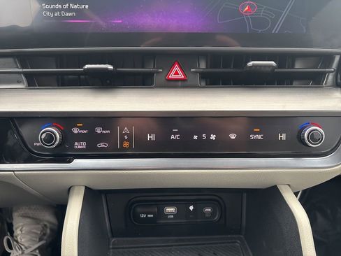 Used 2025 Kia Sportage EX image 25