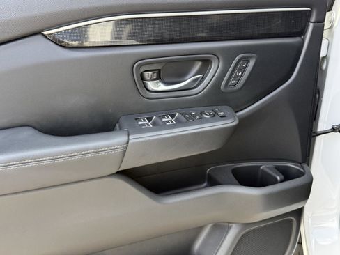 Used 2023 Honda Pilot Elite image 12