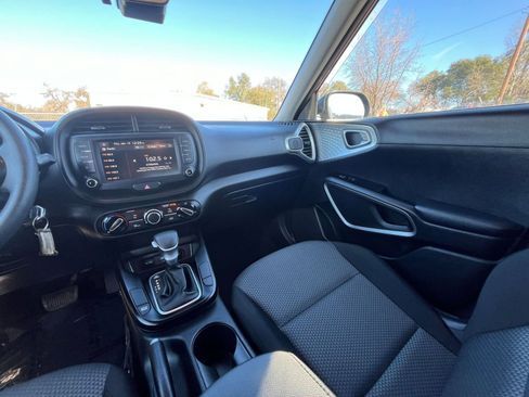 Used 2025 Kia Soul LX w/ LX Technology Package image 33