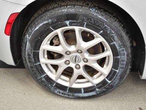 Used 2023 Chrysler Pacifica Touring FWD image 31