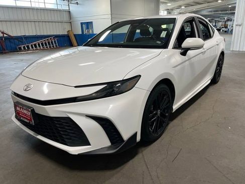 Used 2025 Toyota Camry SE FWD image 7