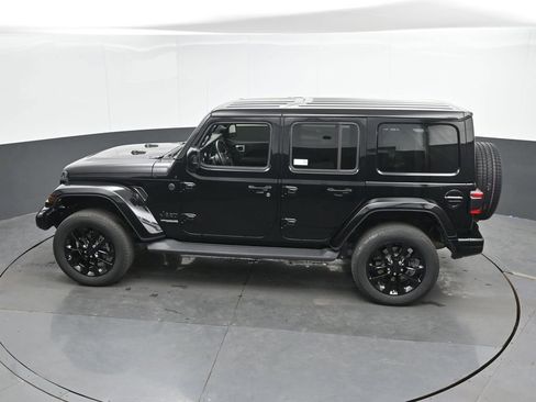 Used 2021 Jeep Wrangler Unlimited Sahara AWD/4WD image 37