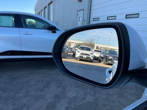 Used 2025 Buick Envista Preferred image 18