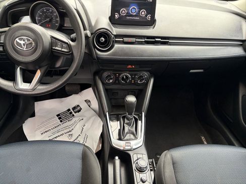 Used 2019 Toyota Yaris LE image 10