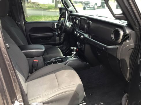 Used 2023 Jeep Wrangler Unlimited w/ Cold Weather Group AWD/4WD image 9