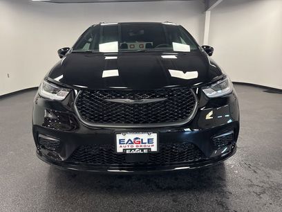 New 2026 Chrysler Pacifica Select w/ S Appearance Package