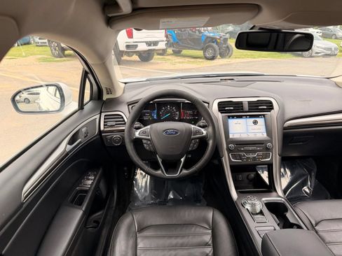 Used 2017 Ford Fusion SE w/ Equipment Group 602A FWD image 23