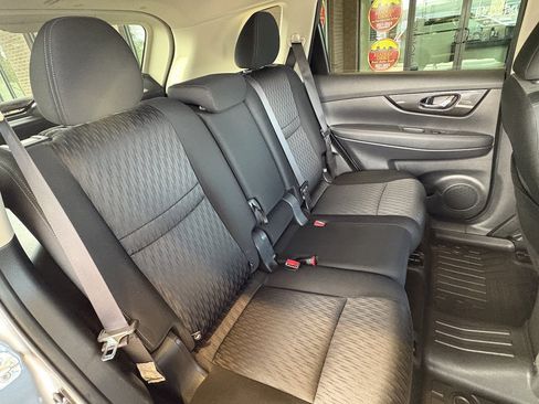 Used 2018 Nissan Rogue SV image 30