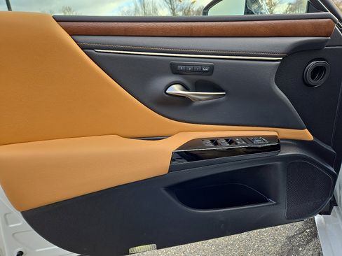 Used 2023 Lexus ES 350 w/ Premium Package image 13