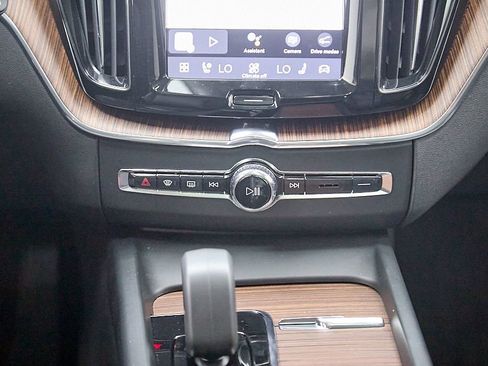 Certified 2024 Volvo XC60 B5 Plus w/ Climate Package image 29