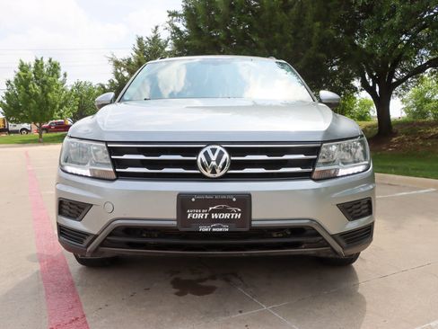Used 2019 Volkswagen Tiguan SE w/ Panoramic Sunroof Package AWD/4WD image 2