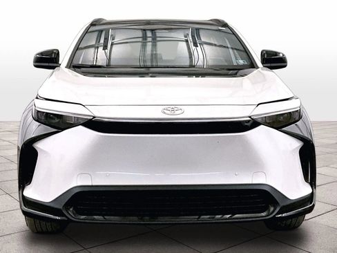 Used 2024 Toyota bZ4X XLE w/ Weather Package image 3