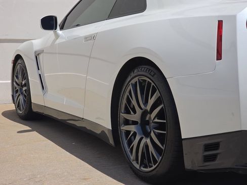 Used 2016 Nissan GT-R Premium AWD/4WD image 38