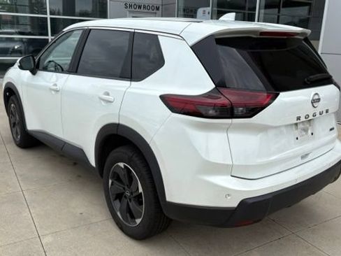Used 2025 Nissan Rogue SV AWD/4WD image 5