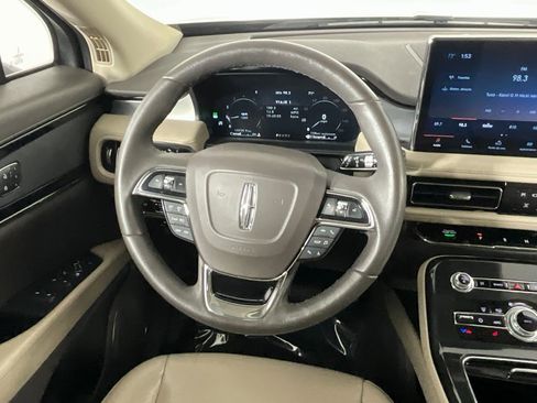 Certified 2022 Lincoln Nautilus FWD image 11