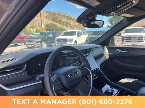 Used 2023 Jeep Grand Cherokee Altitude AWD/4WD image 12