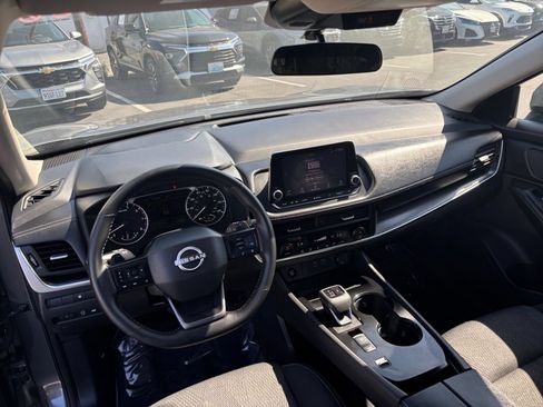 Used 2025 Nissan Rogue SV FWD image 35