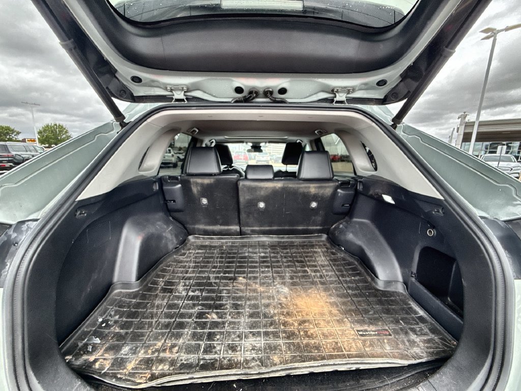 Used 2019 Toyota RAV4 XLE Premium w/ Carpet Mat Package FWD image 28