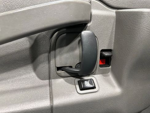 Used 2017 GMC Savana 2500 image 20