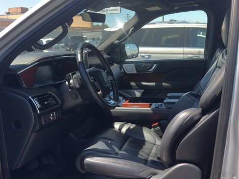 Used 2022 Lincoln Navigator Reserve AWD/4WD image 7