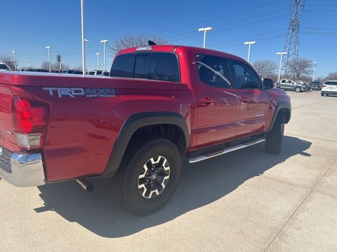 Used 2017 Toyota Tacoma TRD Off-Road w/ Tow Package (A/T) image 4