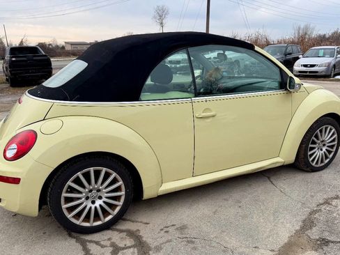 Used 2006 Volkswagen Beetle Convertible w/ Package 1 image 3