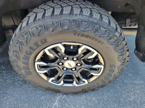 Certified 2024 Chevrolet Silverado 1500 ZR2 w/ Technology Package AWD/4WD image 42