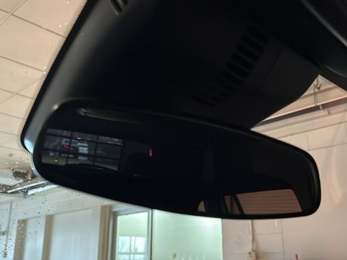 Used 2025 GMC Acadia Elevation image 25