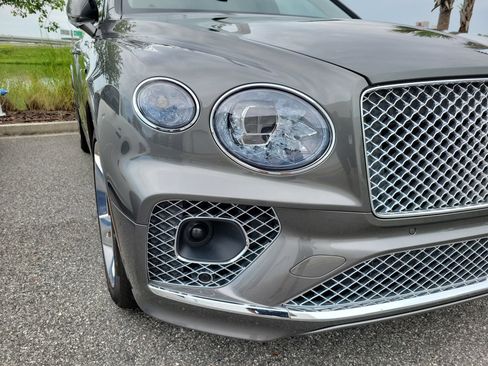 Certified 2023 Bentley Bentayga Plug-In Hybrid AWD/4WD image 10