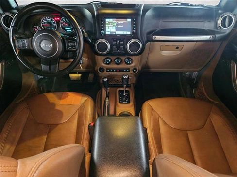 Used 2015 Jeep Wrangler Unlimited Rubicon w/ Connectivity Group image 17