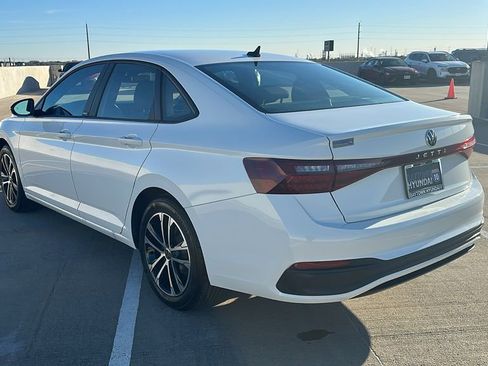 Used 2025 Volkswagen Jetta Sport image 10