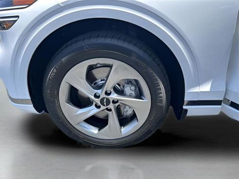 New 2026 Genesis GV70 2.5T Select image 17