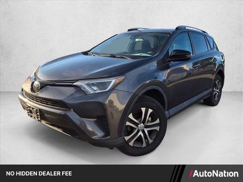Used 2018 Toyota RAV4 LE FWD image 1