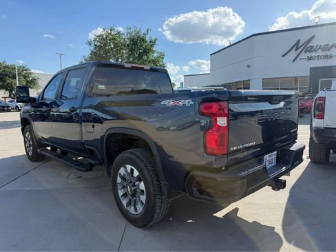 Used 2022 Chevrolet Silverado 2500 Custom w/ Custom Value Package AWD/4WD image 3