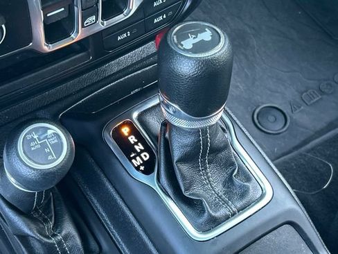 Used 2024 Jeep Wrangler Unlimited w/ Convenience Group AWD/4WD image 61