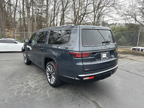 Used 2024 Jeep Wagoneer L Series III w/ Premium Group I image 7