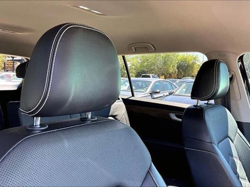 Certified 2024 Volkswagen Atlas SE FWD image 22