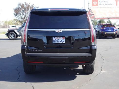 Used 2018 Cadillac Escalade Luxury image 8