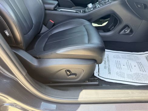Used 2017 Chrysler 200 Limited Platinum w/ Comfort & Convenience Group FWD image 25