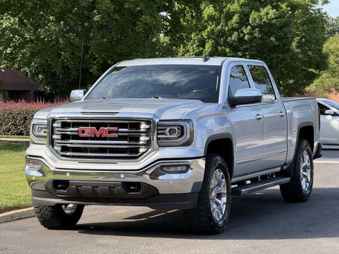 Used 2018 GMC Sierra 1500 SLT AWD/4WD image 3